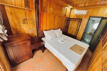 هتل Kara Homestay & Cafe