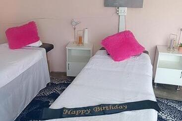 ペンション The Irenic Massage Spa And Bnb