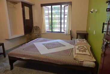 בית מלון כפרי Pink Flower Tourist Home