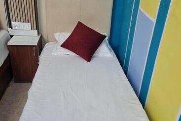 Отель Chitransh Residency