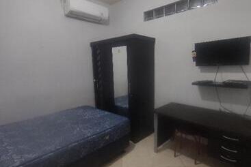 ホテル Spot On 93853 Budi Residence 2