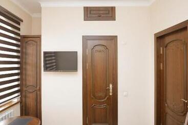 פנסיון Guest House Gumbaz Sts