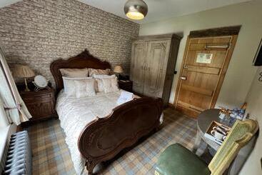 Отель The Bridge House Restaurant And