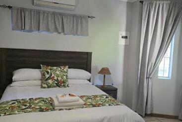 Пансион Grey Lourie Guesthouse