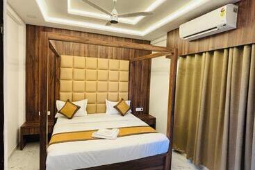 Airport Hotel Relax Inn