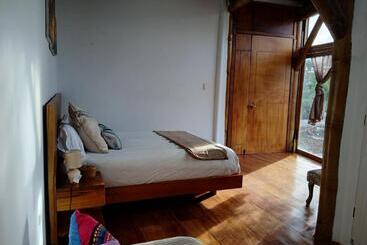 تختخواب و صبحانه Fevu Vera Forest House