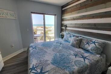 公寓式酒店  Crystal Palms Resort Treasure Island Penthouse Unit 603