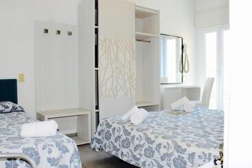 هتل President Pool & Room