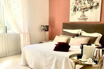 펜션 La Bastide De Basson   Luxe Sur Correns