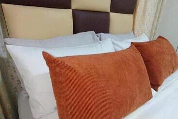 פנסיון Peshline Guest House Unit 1