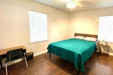 פנסיון Room Near Downtown Dallas4