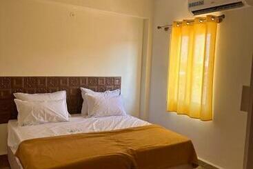 בית מלון כפרי Mps Sai Palace