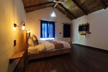 Отель The Farm Cottages Nainital