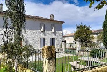 بنسيون Le Clos Des Quatre Lieues