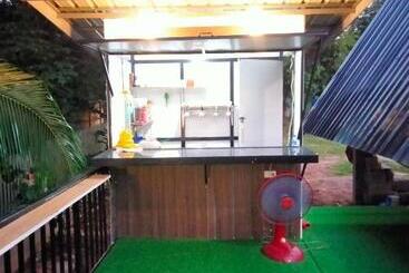 Курорт โฮมสเตย์บ้านสวนริมน้ำวังใหญ่