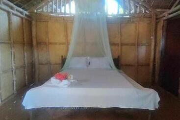 تختخواب و صبحانه Buluang Native Beach Resort