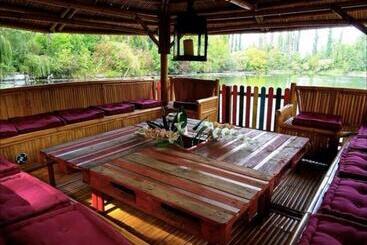 민박 Les Containers