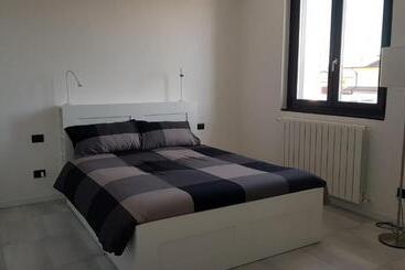 Black And White B&b Urgnano