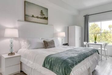 هتل King Bed Studio Free Shuttle