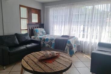 ペンション Courageous Self Catering Accommodation