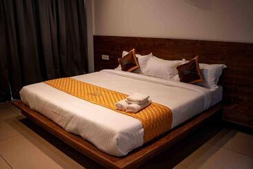 بنسيون Crocolakes Huts By Travellikee