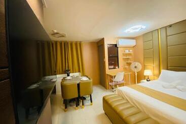 پانسیون The Barracks Staycation