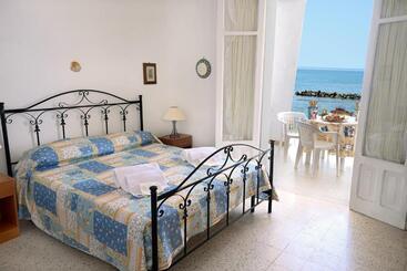 تختخواب و صبحانه Il Borgo Sul Mare