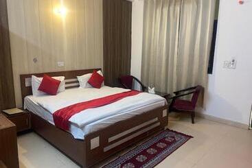 فندق Rajhans Regency Meerut