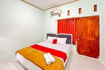 ホテル Reddoorz Syariah Near Rs Bhayangkara Nganjuk