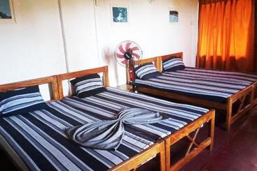 בית מלון כפרי Riverston Hub