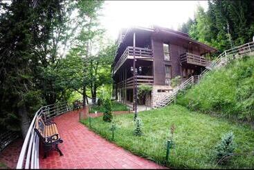 فندق Sairme Palace