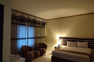H.v Hotel Bandara