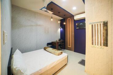 פנסיון Ramashray Premium Studio Apartments