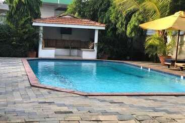 בית מלון כפרי The Pontoons Nyali A103