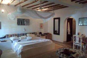 膳宿费 Mwezi Nyota