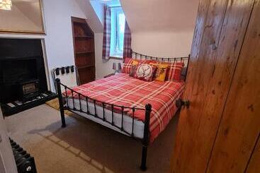 膳宿费 Ness City Cottage Attic Apartment