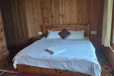 פנסיון Tirthan View Homestay