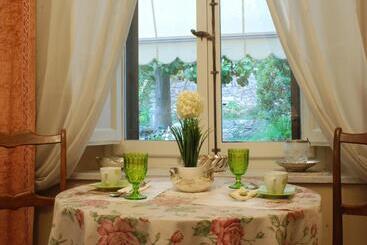 تختخواب و صبحانه Il Giardino Segreto Di Ascoli Piceno