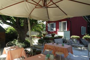 تختخواب و صبحانه Villa Pille