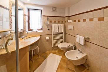 هتل Villa Monica