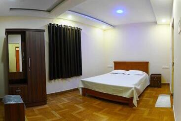 住宿加早餐  Fern Ville Rooms And Cottages