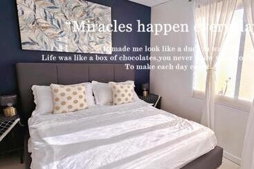 تختخواب و صبحانه Lariszone Luxury Courtyard Villa