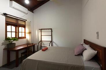 ベッドアンドブレックファースト The Sanctuary Villa   Ayurveda Yoga Retreat