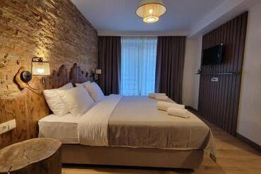 בית מלון כפרי Ushba In Mestia