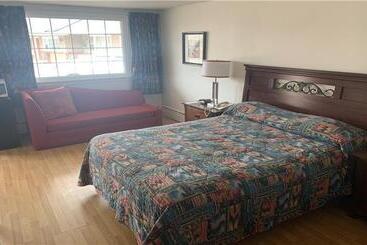 Stone House Motel And Restaurant