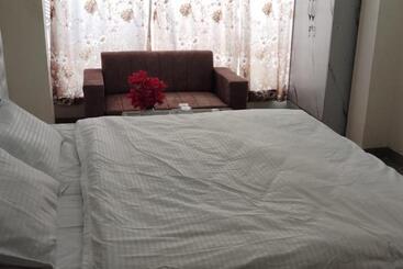 Aroma Hotel & Restaurant