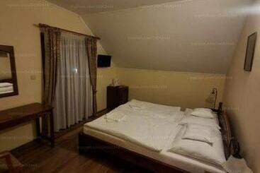 مبيت وإفطار Credo Panzió