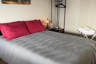 Bed and Breakfast The Lair At Crimson House