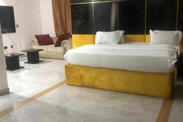 Davizz Hotel And Suites