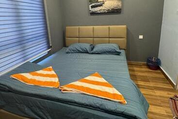 בית מלון כפרי Capital O 90949 Pelangi Beach Resort Mersing